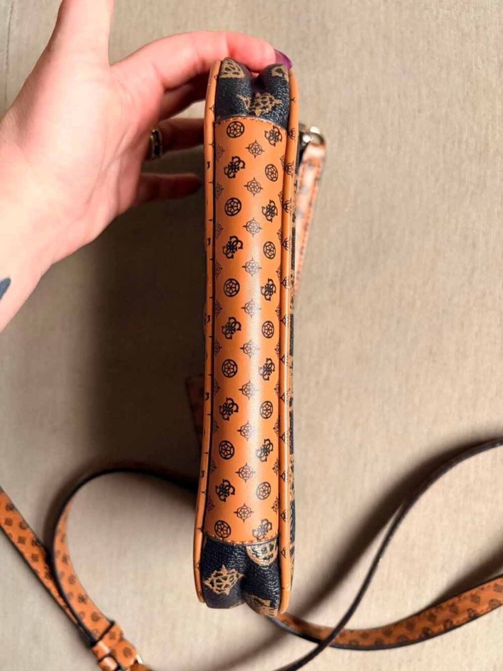 GUESS Logo Print Convertible Crossbody & Shoulder Bag Brown Cognac - Picture 4 of 5